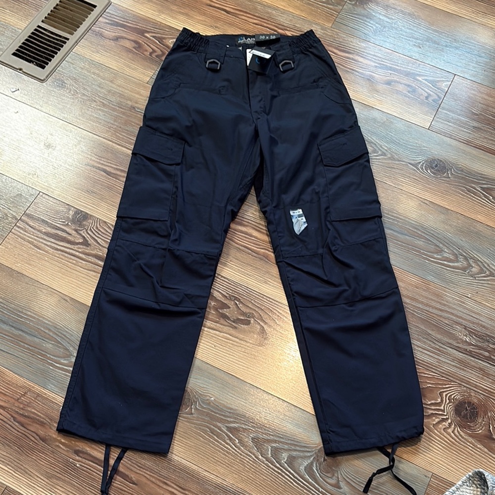 Blue Cargo Pants with Utility Pockets and Durable Fabric